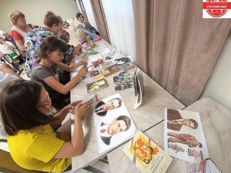 Курские библиотекари продолжают знакомить детей из Донбасса с русской культурой. Курские библиотекари продолжают знакомить детей из Донбасса с русской культурой.