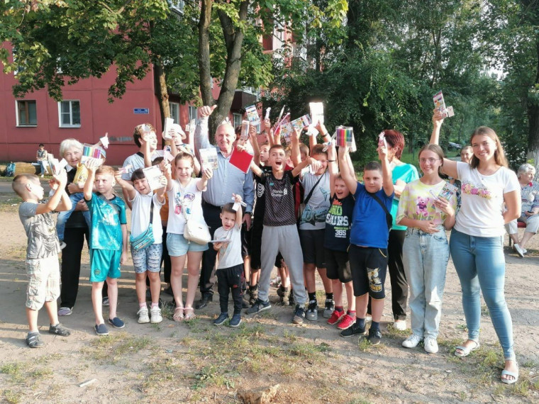 В Сеймском округе областного центра завершилась акция «Молодежь - детям. Играющий двор». В Сеймском округе областного центра завершилась акция «Молодежь - детям. Играющий двор».