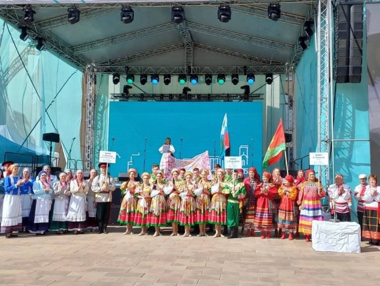 В этом году международный фольклорный фестиваль «Самоцветы» пройдёт в 15 раз. В этом году международный фольклорный фестиваль «Самоцветы» пройдёт в 15 раз.
