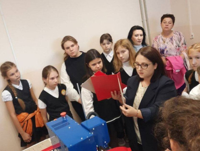 Для школьников из гимназии № 25 организовали экскурсию в архив комитета ЗАГС. Для школьников из гимназии № 25 организовали экскурсию в архив комитета ЗАГС.