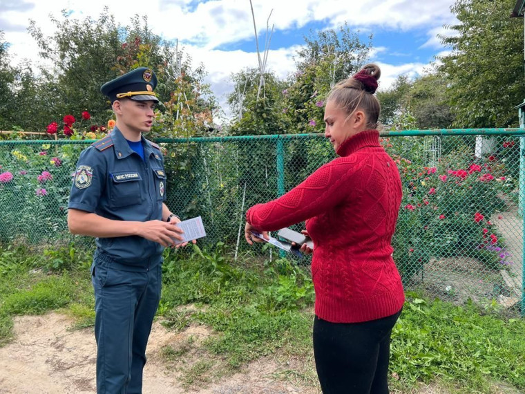 Куряне продолжают наводить порядок на огородах и дачных участках. Куряне продолжают наводить порядок на огородах и дачных участках.