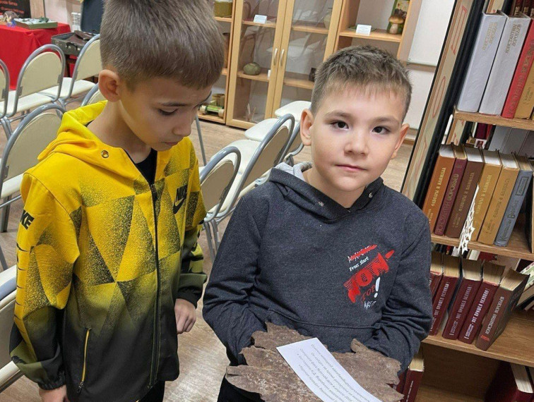 В залах памяти и славы курских писателей фронтовиков, действующих на базе муниципальных библиотек города Курска, проходят тематические экскурсии. В залах памяти и славы курских писателей фронтовиков, действующих на базе муниципальных библиотек города Курска, проходят тематические экскурсии.