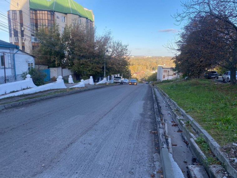 В Курске продолжается ремонт дороги на улице Мирной. В Курске продолжается ремонт дороги на улице Мирной.