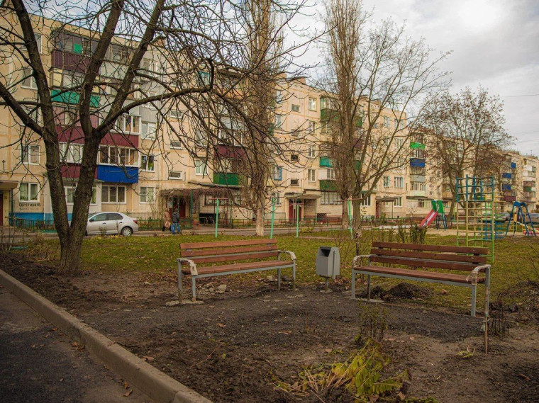 В Курске продолжается обследование дворов многоквартирных домов. В Курске продолжается обследование дворов многоквартирных домов.