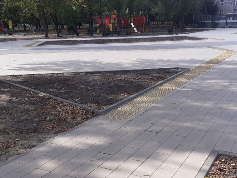 В Курске продолжается благоустройство сквера на пересечении улиц Союзной и Куйбышева. В Курске продолжается благоустройство сквера на пересечении улиц Союзной и Куйбышева.