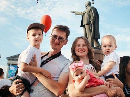 Городской центр социальных программ «Спектр» продолжает принимать заявки на фотоконкурс «Курские мадонны», посвященный Дню матери. Городской центр социальных программ «Спектр» продолжает принимать заявки на фотоконкурс «Курские мадонны», посвященный Дню матери.