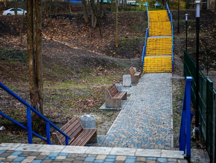 На территории лесопарковой зоны по проспекту Вячеслава Клыкова неустановленными лицами была украдена лавочка. На территории лесопарковой зоны по проспекту Вячеслава Клыкова неустановленными лицами была украдена лавочка.