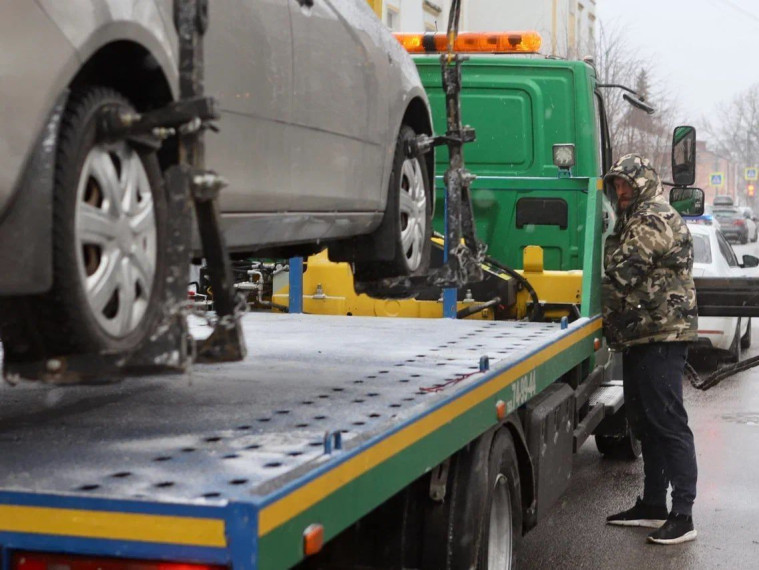 В городе продолжает работу муниципальный эвакуатор. В городе продолжает работу муниципальный эвакуатор.