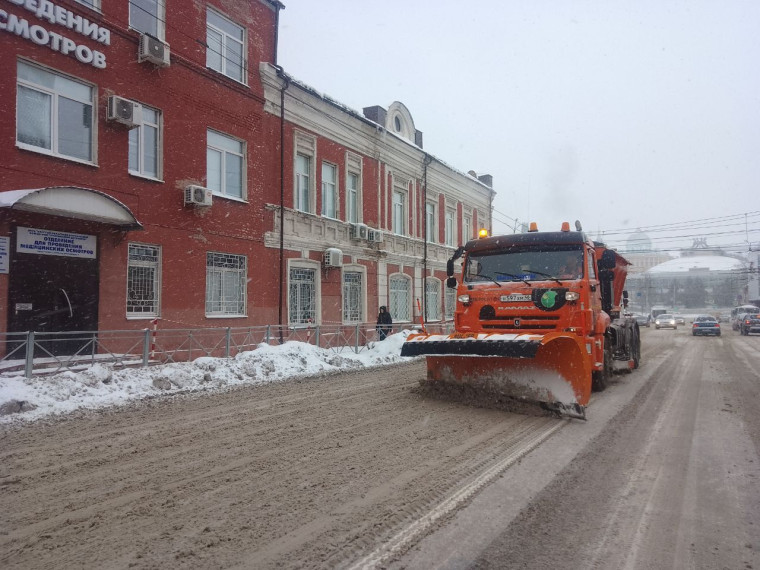 В городе работает 55 единиц техники и 60 дорожных рабочих. В городе работает 55 единиц техники и 60 дорожных рабочих.