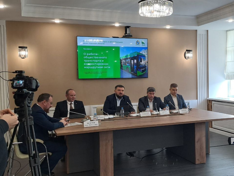 В Доме журналиста прошел брифинг о работе общественного транспорта и корректировке маршрутной сети.. В Доме журналиста прошел брифинг о работе общественного транспорта и корректировке маршрутной сети..
