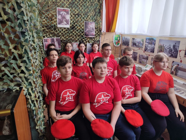 В музее школы № 29 прошел урок мужества, проведенный активистами юнармейского движения. В музее школы № 29 прошел урок мужества, проведенный активистами юнармейского движения.