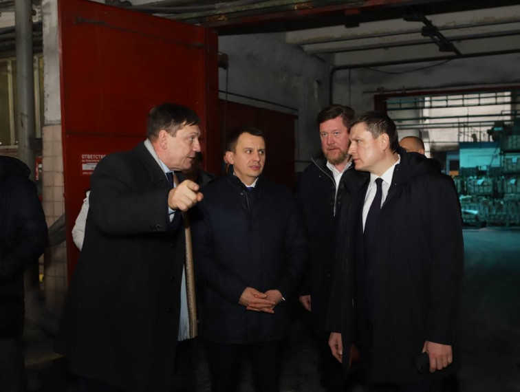 Вместе с главным федеральным инспектором по Курской области Денисом Барченковым и коллегами побывали на курском аккумуляторном заводе. Вместе с главным федеральным инспектором по Курской области Денисом Барченковым и коллегами побывали на курском аккумуляторном заводе.