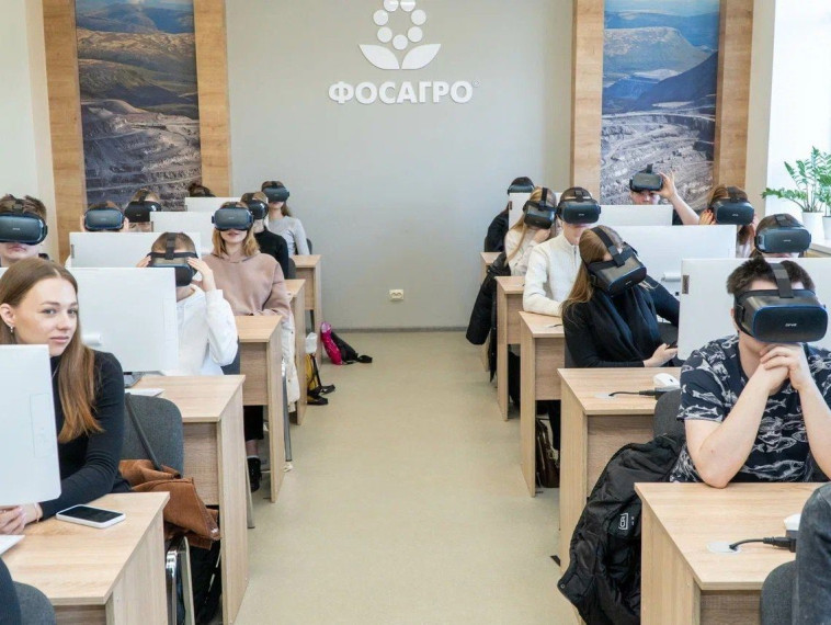 Студенты и преподаватели Курского государственного агарного университета в режиме виртуальной реальности посетили экскурсию «Полёт над Петербургом». Студенты и преподаватели Курского государственного агарного университета в режиме виртуальной реальности посетили экскурсию «Полёт над Петербургом».