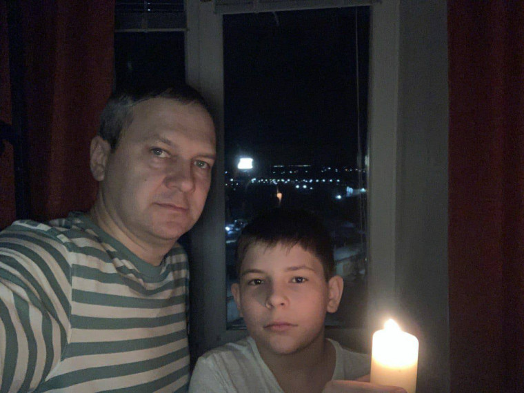 В память о Михаиле Алексеевиче Булатове в Курске прошла патриотическая акция «Свеча в окне». В память о Михаиле Алексеевиче Булатове в Курске прошла патриотическая акция «Свеча в окне».