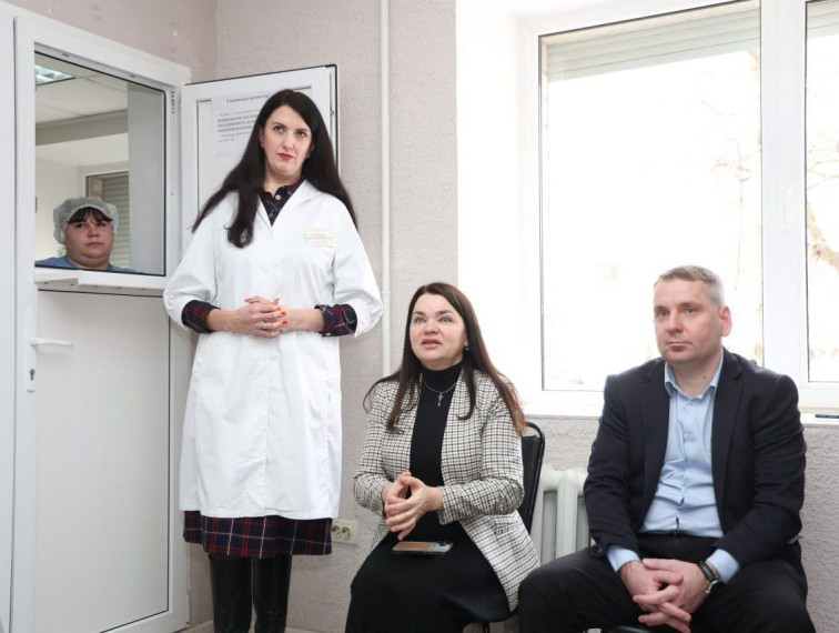 В Курске на раздаточном пункте «Молочной кухни» дали старт циклу встреч с родителями, воспитывающими детей раннего возраста. В Курске на раздаточном пункте «Молочной кухни» дали старт циклу встреч с родителями, воспитывающими детей раннего возраста.