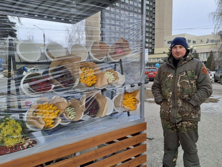 Комитетом предпринимательства и торговли определены места, где граждане, желающие продать цветочную продукцию и заблаговременно обратившиеся в ведомство, уже сейчас реализуют широкий ассортимент живых цветов. Комитетом предпринимательства и торговли определены места, где граждане, желающие продать цветочную продукцию и заблаговременно обратившиеся в ведомство, уже сейчас реализуют широкий ассортимент живых цветов.