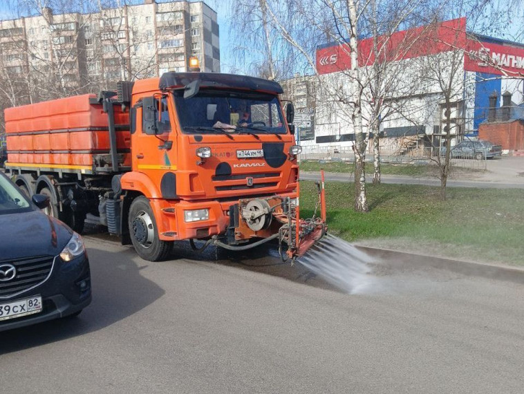 В Курске продолжается уборка городской дорожной инфраструктуры. В Курске продолжается уборка городской дорожной инфраструктуры.