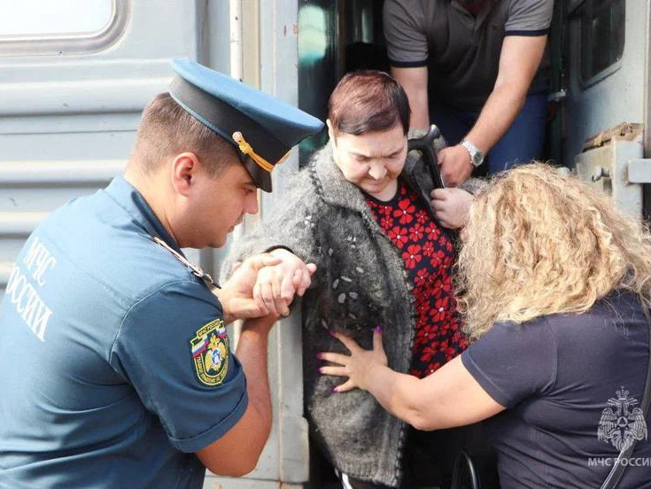 МЧС России: более 130 курян, в том числе 30 маломобильных, прибыли в Тамбов. МЧС России: более 130 курян, в том числе 30 маломобильных, прибыли в Тамбов.