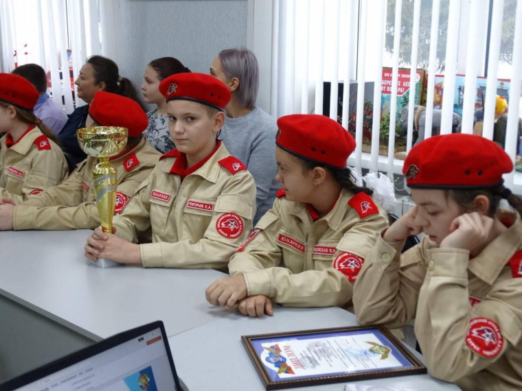 Победителем областного смотра-конкурса «Горячие сердца» стала дружина юных пожарных школы № 43. Победителем областного смотра-конкурса «Горячие сердца» стала дружина юных пожарных школы № 43.