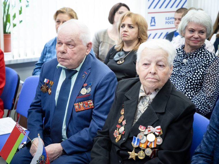 В штабе общественной поддержки прошла миротворческая видеовстреча «Огромное небо — одно на всех!», посвящённая Дню единения народов России и Беларуси.. В штабе общественной поддержки прошла миротворческая видеовстреча «Огромное небо — одно на всех!», посвящённая Дню единения народов России и Беларуси..